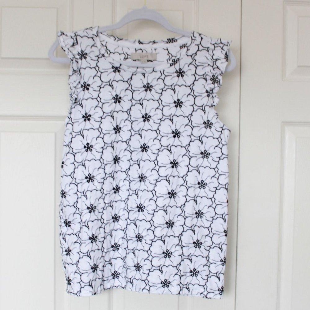 Loft black and white floral ruffle sleeve top size Medium